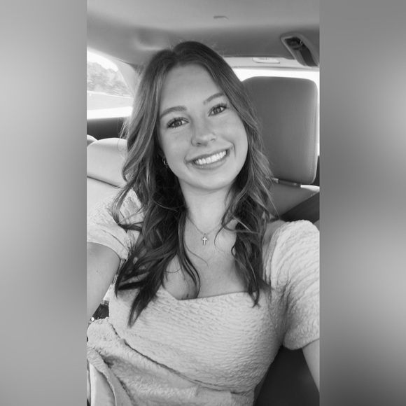 hi I’m maggie!! 🤍 - Picture 12 of 16